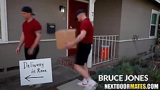 Dilf customer threesome shafting delivery boys
