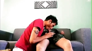 Tarde de mamadas y humo sweep mi papi hairy. Delicia de verga.