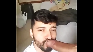 Chico mamando verga grande