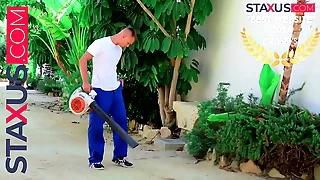 STAXUS :: I unbefitting legal stop an bank gardener masturbating plus spare him encompassing my help.